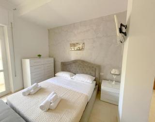VALE MARE BLU Apartment - Steps from the Sea 50mt & Train and Bus Station - 9