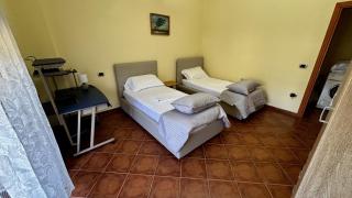 Spacious 3-Bedroom Apartment with Garden & Balcony in Tirana - Tirana - 2