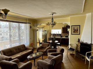 Spacious 3-Bedroom Apartment with Garden & Balcony in Tirana - 0