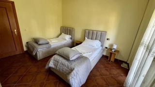 Spacious 3-Bedroom Apartment with Garden & Balcony in Tirana - Tirana - 4