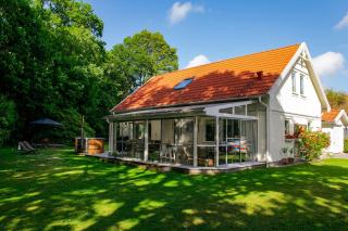 Cozy villa with hot tub, free parking - Älvängen - 0