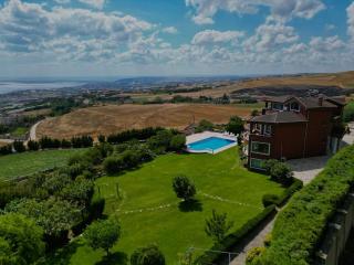 Luxury Mansion Amazing View, Hidden Garden - 9
