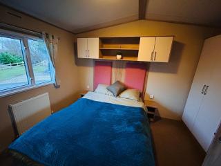 Tattershall lakes larch view - 8