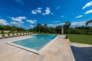 Villa Dika, a beautiful and spacious villa with a fantastic pool - Gradišće - 1