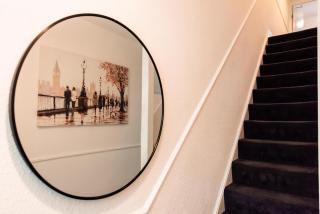 Valla Nest Serviced Stay with Garden Views in Town Centre - 4