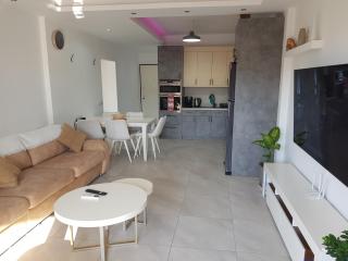South Coast Apartments AL2 - 2