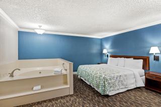 HomeTowne Studios by Red Roof Yuba City Bonanza - Marysville - 0