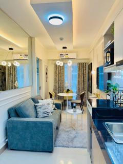 Stylish Condo Room in Iloilo City with Shared Pool - Iloilo City - 0