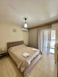 Mamour Apartments, Near Tram & 8' to Beach, Queen Bed Comfort - Athen - 3