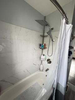 Cozy 2-Bed Home - Thunder Bay - 8