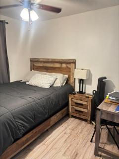 Cozy 2-Bed Home - Thunder Bay - 1