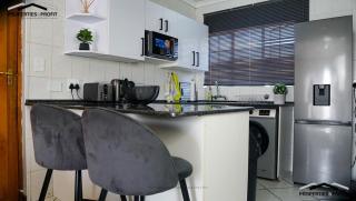 Modern Retreat in Randburg Near Northgate - Northriding - 8
