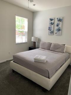 Resort 4 Br 3 Ba Private Pool Home & Lake View near Disney & Universal - 2