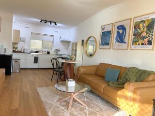 Humble & Cosy, in the Heart of East Vic Park - 8