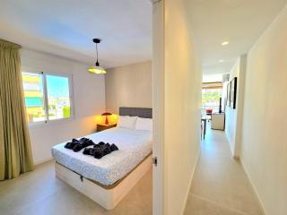 Sunshine Blue Skies and Seaview 2 Bedroom Apartment Seasonal Pool Free wifi and dedicated workspace by NAMASTE ELITE - 5