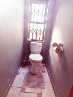 Broadway Shark Guest House - 8