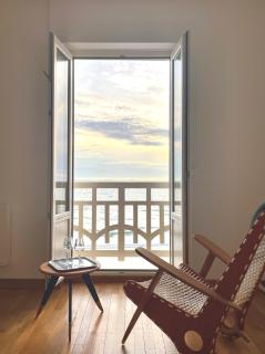 T h e - P L A I C E - 9