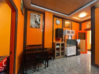 2 Bedroom Near Shops & Stores - 3