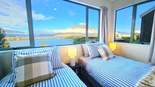 Panoramic, 180 Degree Lake and Mountain Views from Every Room! Central Queenstown - 7
