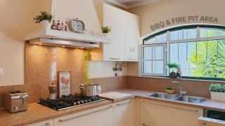 Coastal Garden Paradise Retreat- 6 min from the beach - 6
