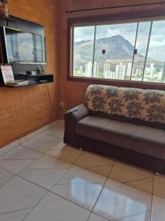 Flat com 2 quartos 2 banh AR e uma vista espetacular na área central de GV com cozinha completa-Bom p grupos ou familias ou empresas - Governador Valadares - 9