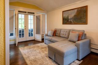 Charming Colonial for Events and Getaways! - Bridgeport - 3