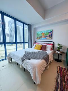 VIDA VERDE at 38 Park Avenue - 5 minutes walk to Ayala Central Bloc, with Infinity Pool, Fast Wi-Fi, Gym, & City Views inside Cebu IT Park - Cebu - 3