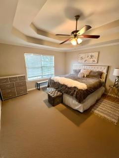 The Plush Retreat Marietta With Soaker Tub Walk In Closet - Marietta - 0