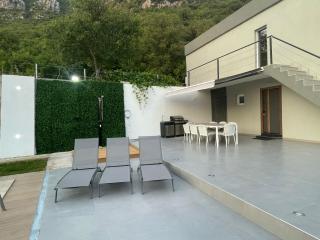 Villa Albatros with pool and basketball court - Budva - 3