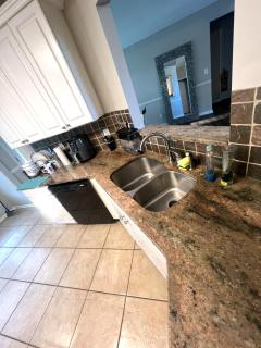 The Plush Retreat Marietta With Soaker Tub Walk In Closet - Marietta - 9