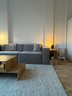 Oceanfront Stay, Large Balcony and Rooftop Access - 2