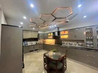 Private and secure - Lahore - 7
