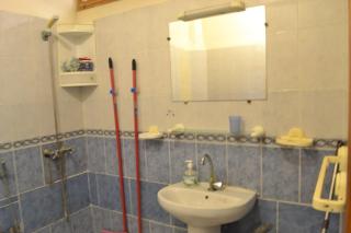 "Cozy apartment with essentials - 10-min drive to the beach and souk" - 1