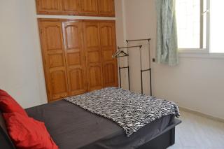 "Cozy apartment with essentials - 10-min drive to the beach and souk" - 6