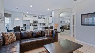 Windsor Hills Retreat - 7