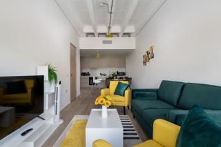 Spacious and Quiet with Free Parking Ideal for Families and Business Stays - 0