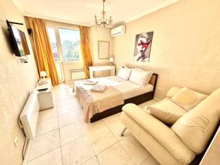 ROOMS FOR RENT NEXT TO CENTER SOFIA in apartment with living & dining room & kitchen - Sofia - 0