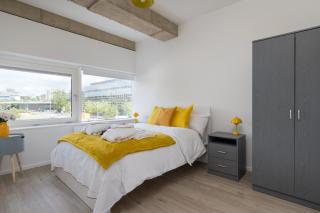 Spacious and Quiet with Free Parking Ideal for Families and Business Stays - 9