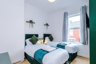 Spacious 3 Bedroom House in Preston by Eason Stays, ideal for Weekend Getaways & Business Travellers with Free Parking! - Penwortham - 8