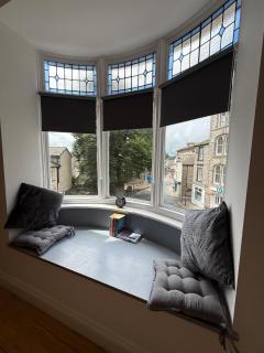 Modern Town Centre Flat - 6