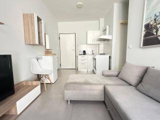 Minimal City Retreat in Western Athens - 0