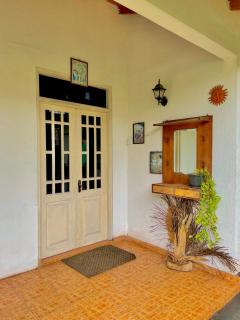 Dew Ceylon Hostel - Negombo - 0