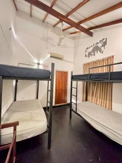 Dew Ceylon Hostel - 3