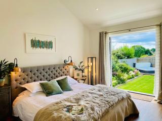 The Cuckoo's Retreat - Luxurious home with private garden & jacuzzi - Kenwyn - 0