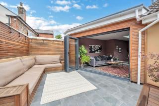 Entire spacious house in BSE - 7