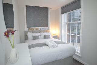 Central Liverpool Gem - Stylish 1-Bed with Sofa Bed, Sleeps 4 - Ideal for Groups & Getaways - Liverpool - 0