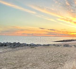 Your Seaside Escape at St Osyth Modern caravan with decking and wifi and parking Nr to Clacton on Sea - 2