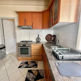 3 Bedroom Apartment With Parking - 3