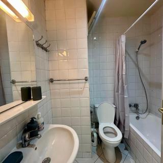 3 Bedroom Apartment With Parking - 1