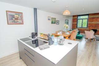 2BR Flat WiFi, Parking Contractors & Families - 9